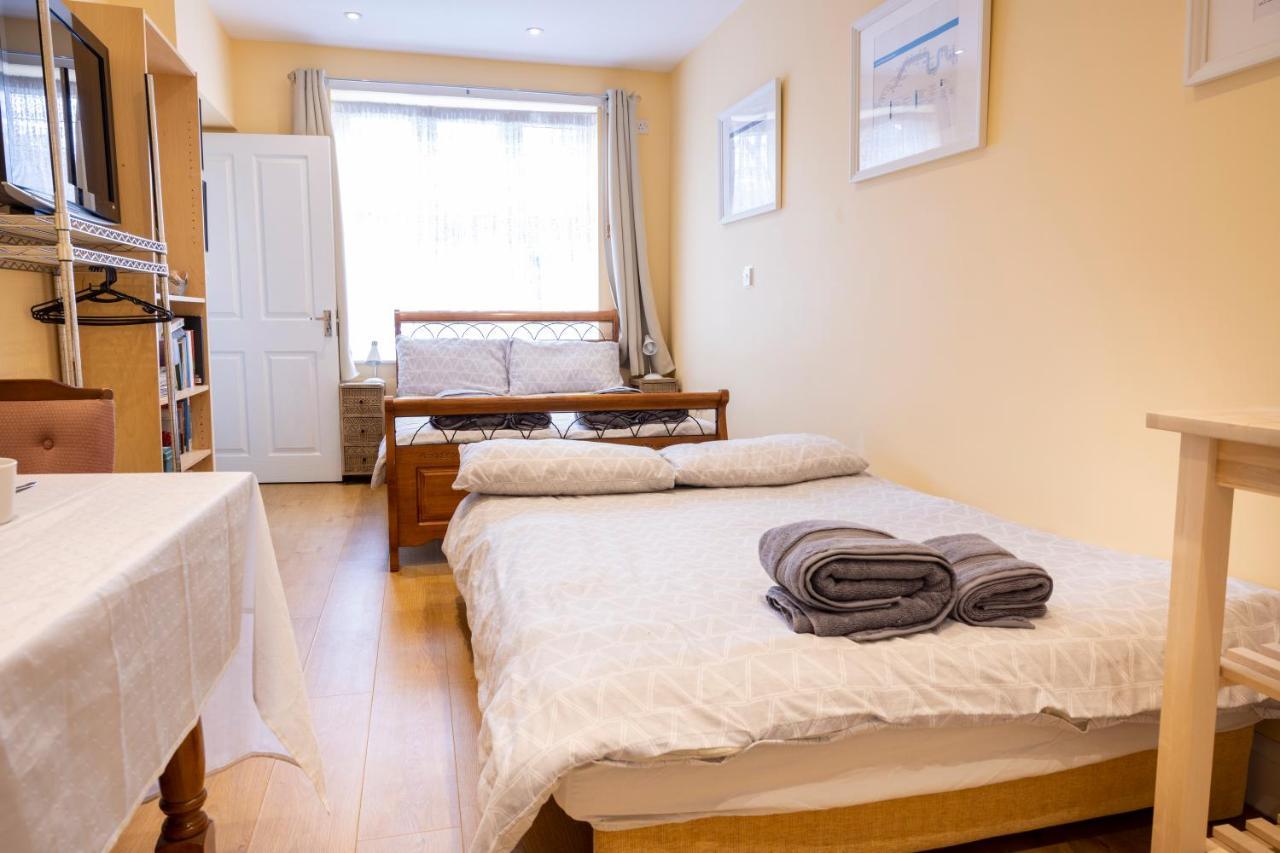 London Vegetarian Smoke & Pet Free En-Suite With Ev Parking Edgware ภายนอก รูปภาพ